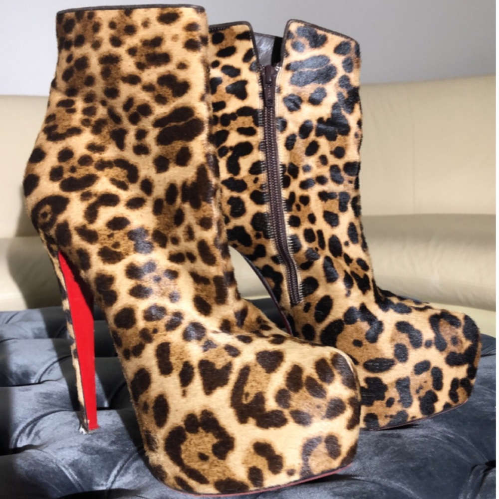 Pre-Loved Authentic Louboutin Leopard Bootie 41.5